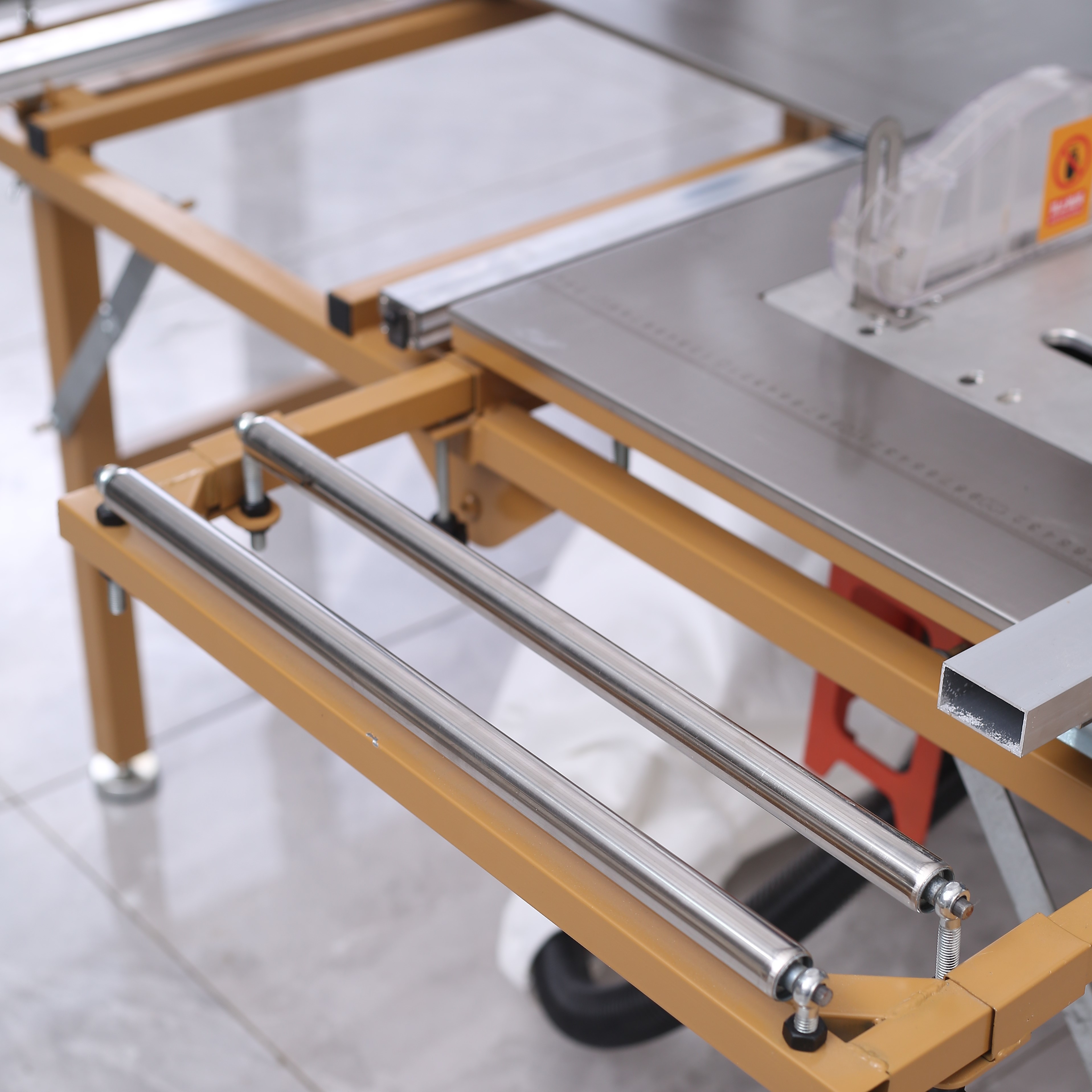 1600w 2600w Precision Wood Cutting Sliding Table Saw Machine With Liftable Saw Head