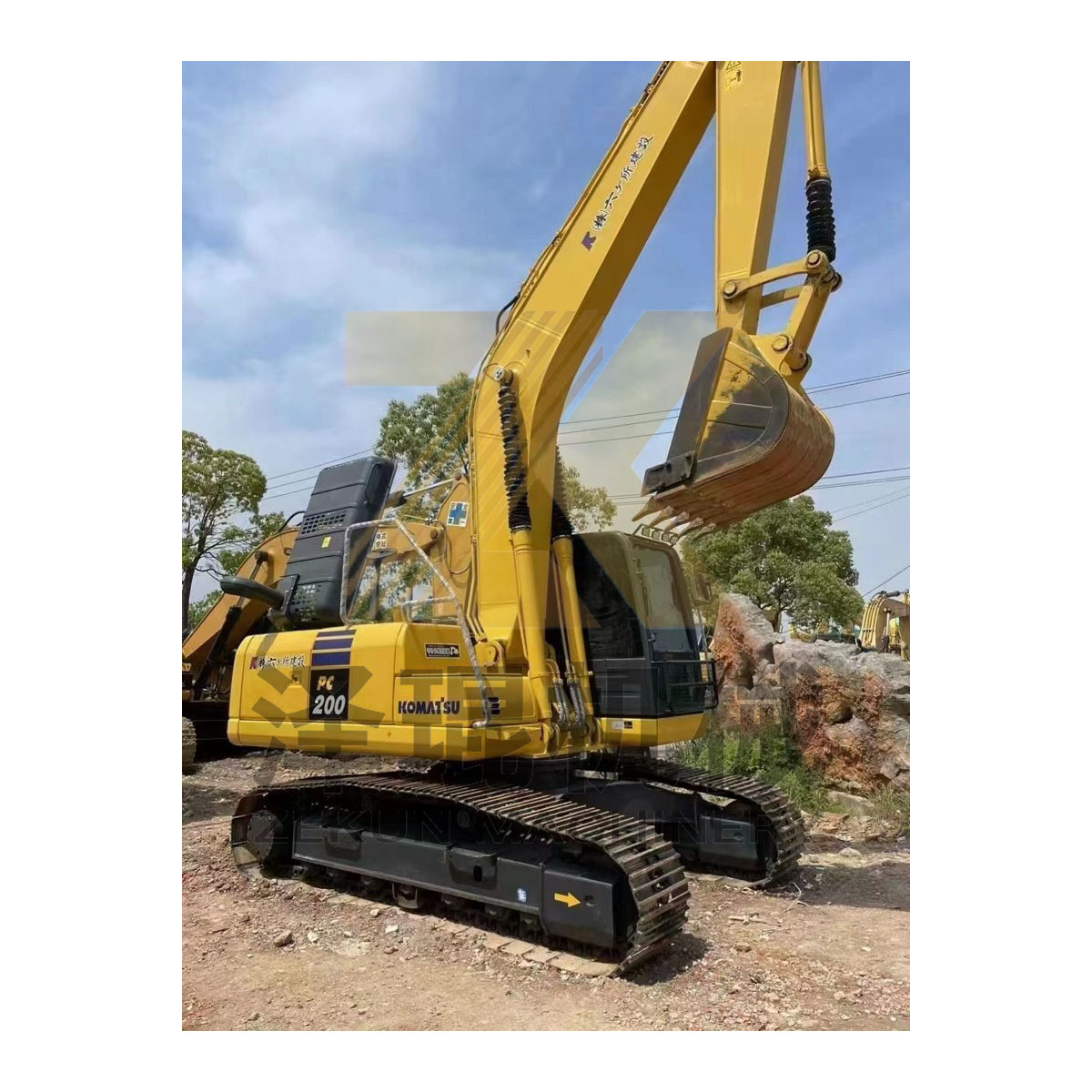 Used Komatsu PC200-8 PC200 Excavator Earth Moving Machine with 0.8m3 Bucket Capacity