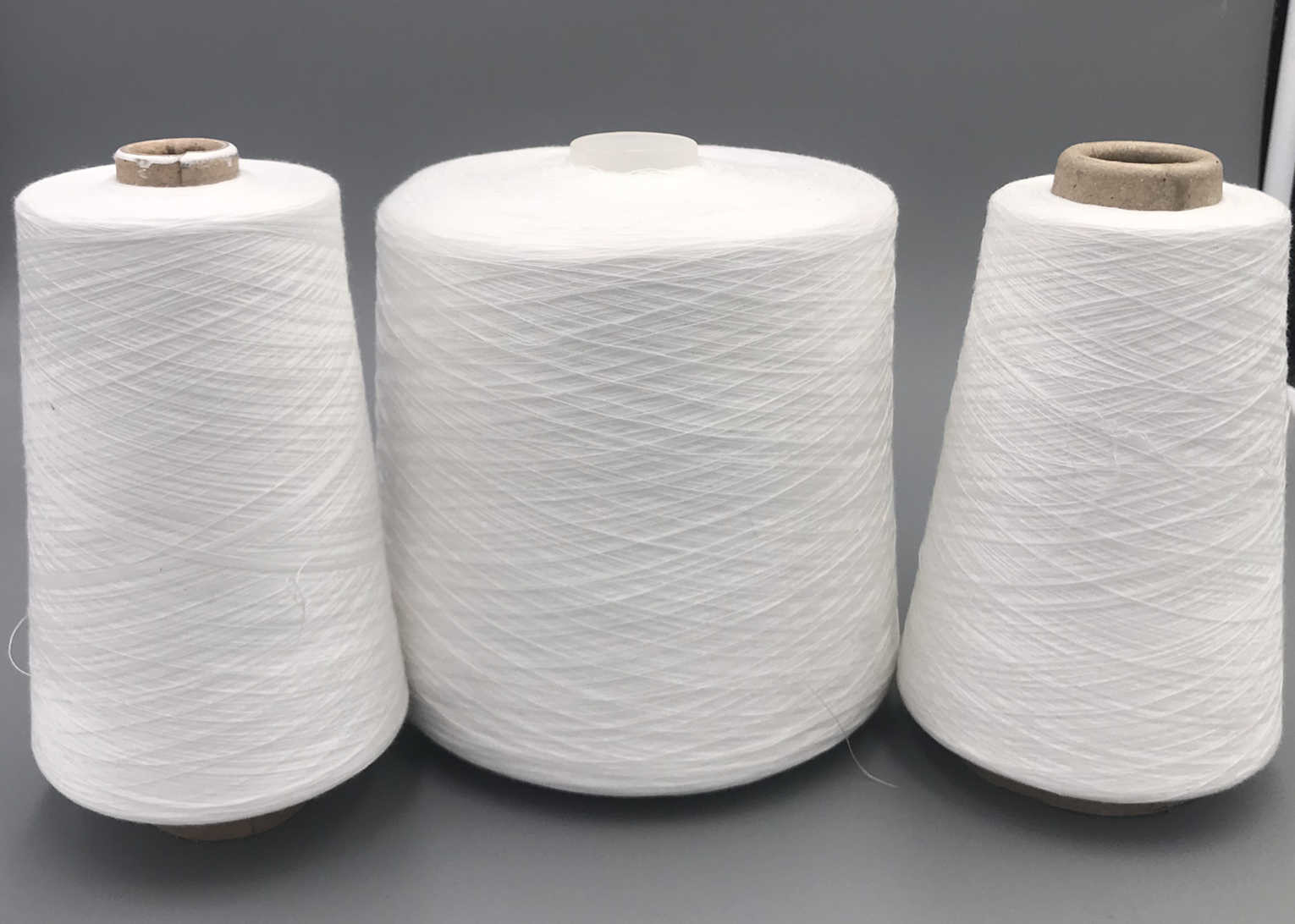 Manufacturer Industrial Sewing White 50/2 Overlock Thread Polyester Twisted Yarn