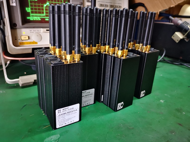 GPS positioning and tracking jammer L1 / L2 Beidou Positioning shield vehicle traveling data recorder jammer 10-20m signal shield
