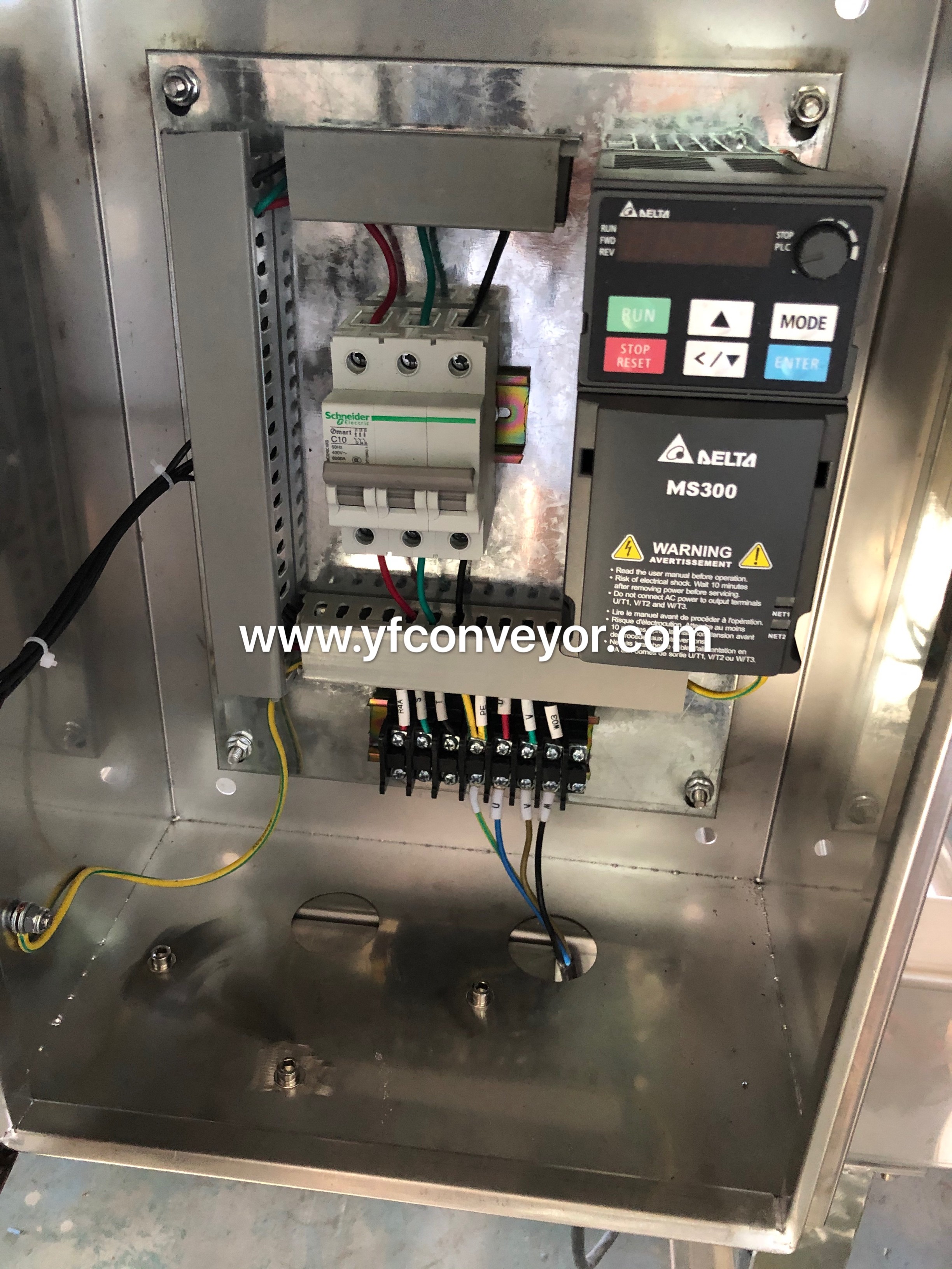 Factory Custom Powered Roller Conveyor Systems,Roller Conveying Machine