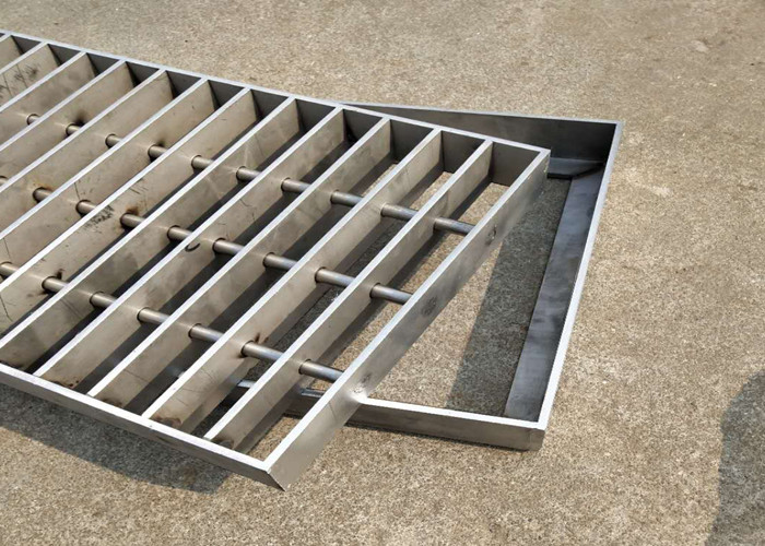 Hot Dip Galvanizing Toothed Stainless Steel Bar Grating For Cement Plants