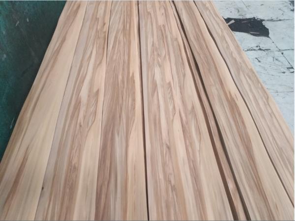 American Red Gum Veneer, Satin Walnut Natural Wood Veneers from www.shunfang