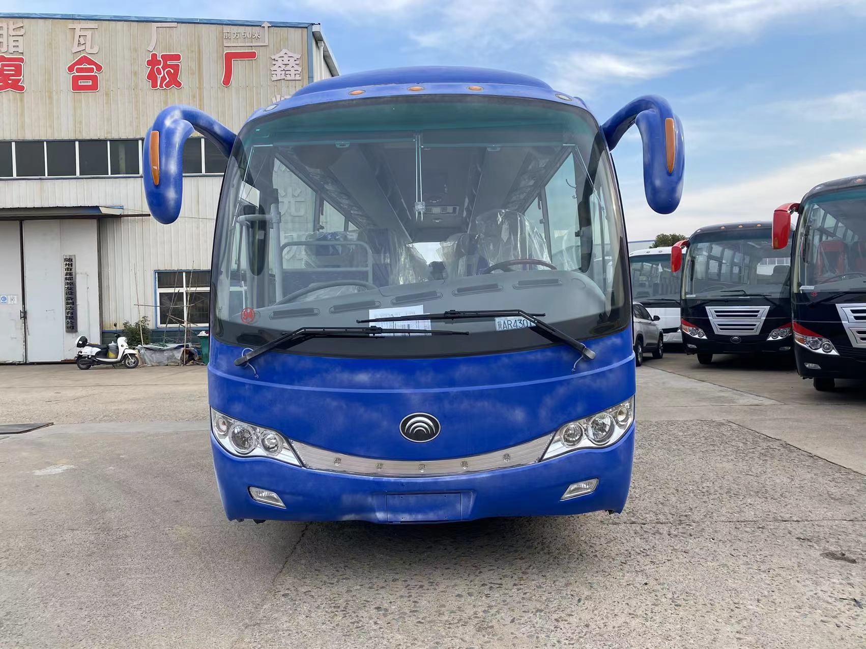 35 Seats Used Luxury Buses and Coaches in Manual Transmission Customer's Requirement