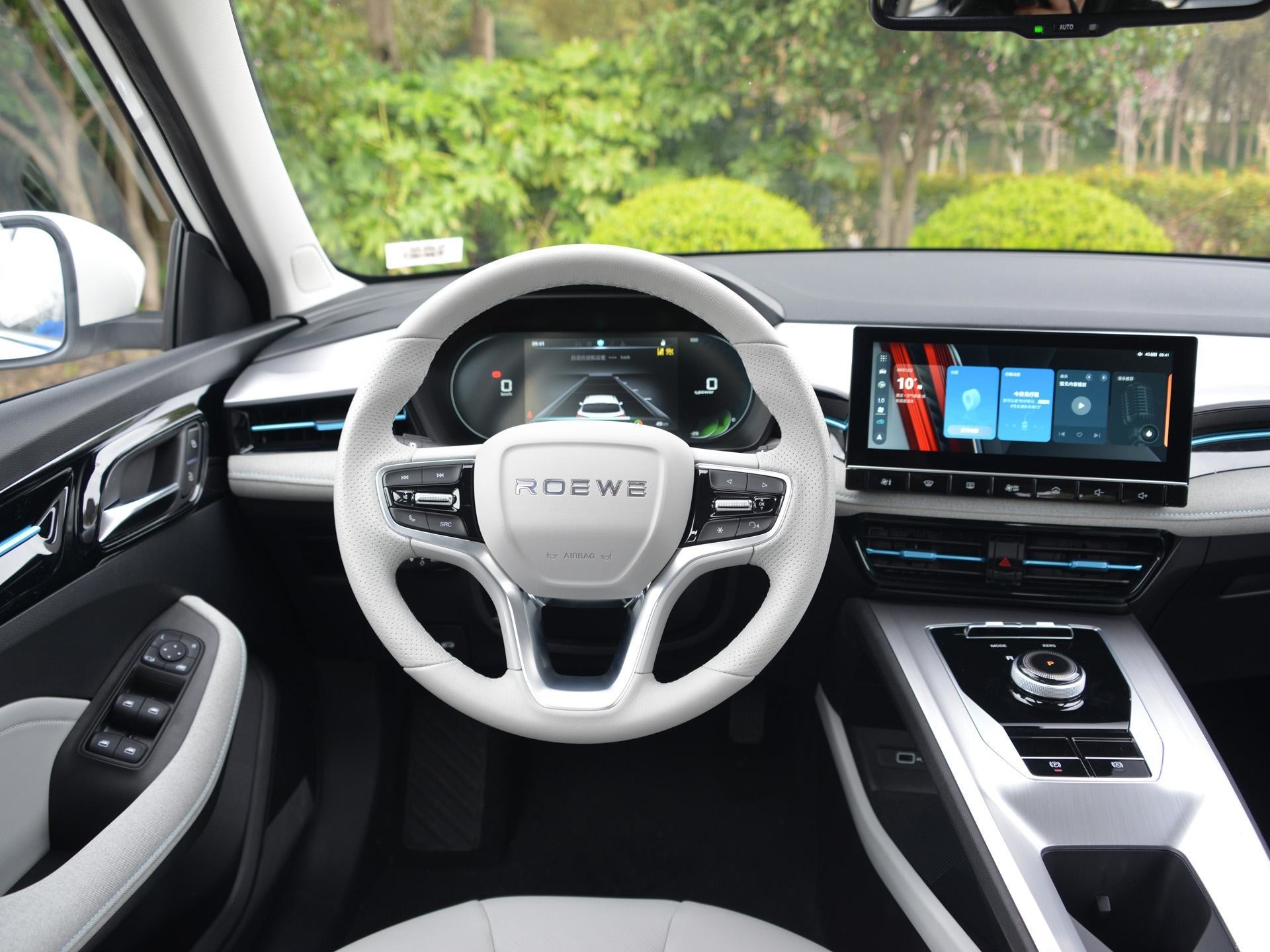Roewe Ei5 Electric Wagon 4 Wheel Drive SUV 5 doors 5 seats 145km/H