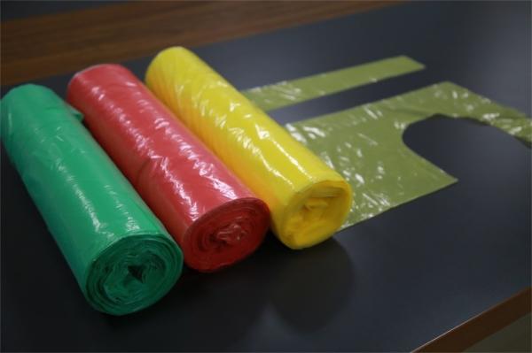 Buy cheap Disposable Polythene Aprons Packing On Rolls For Beauty Salon / Home Cleaning from wholesalers