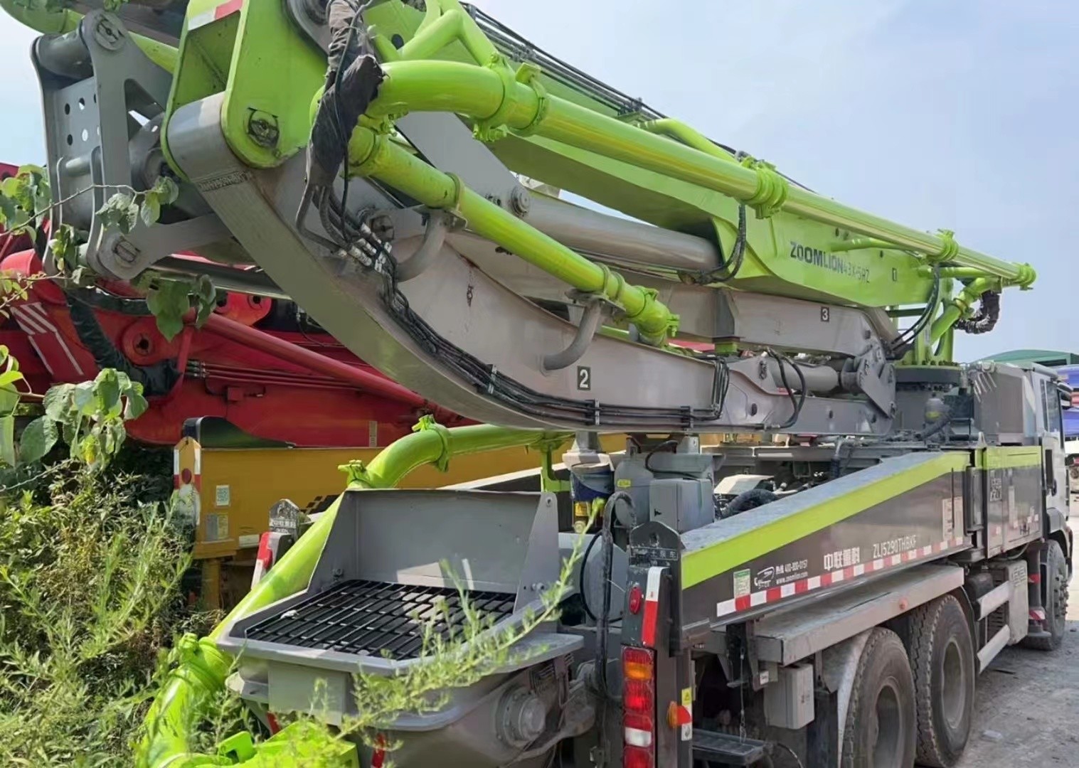 Used Concrete Pump Trucks 43m Stable Working 11050*2530*3965mm Feeding Height 1400mm