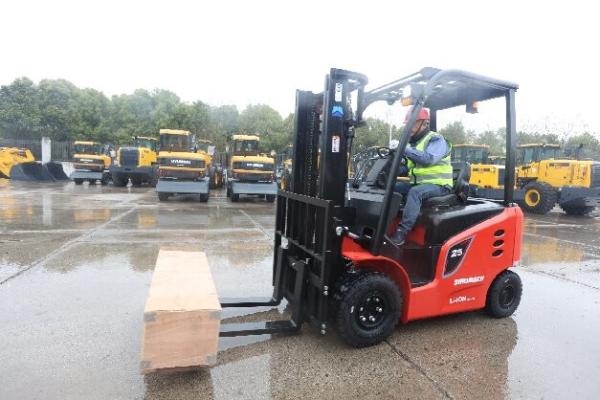 Buy cheap 60V Mini Electric Forklift Truck CPCD50 50KW 2200RPM 5 Ton Diesel Forklift from wholesalers