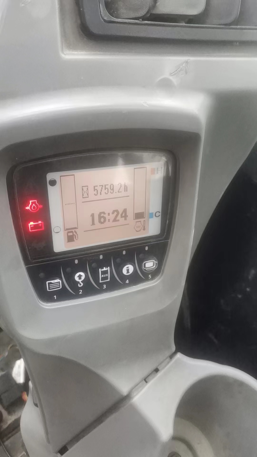 48.3mm Used Kubota KX163-5 Mini Excavator 6 Ton in Shanghai with Original Hydraulic Pump