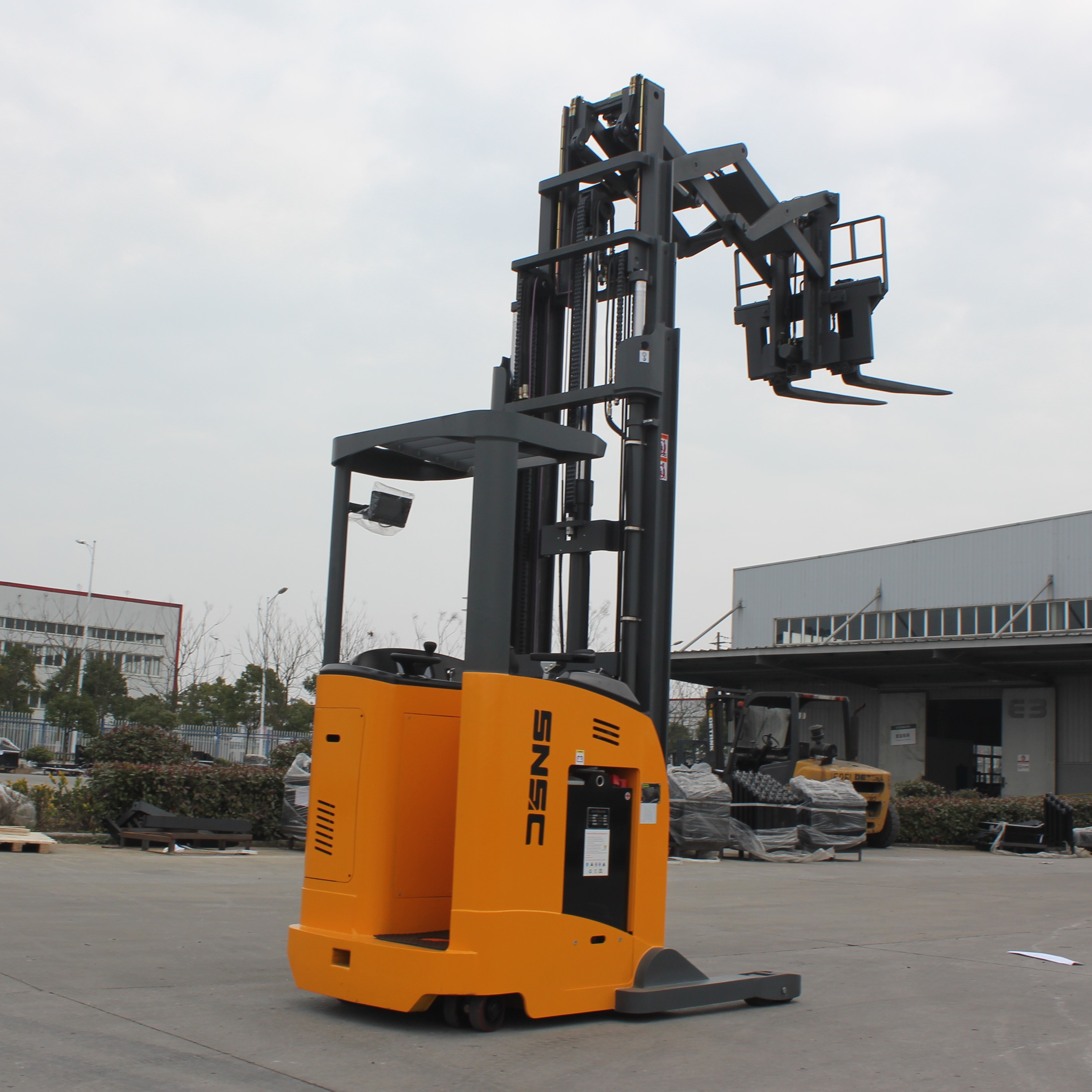 Double Scissor Electric Reach Truck for Smooth and Easy Lifting of 1.5 Ton 2 Ton