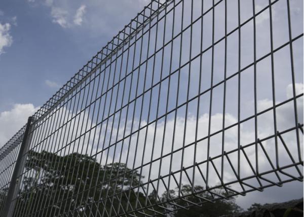 Buy cheap Commercial Metal Security Fencing , Welded Wire Mesh Fencing Simple Structure from wholesalers