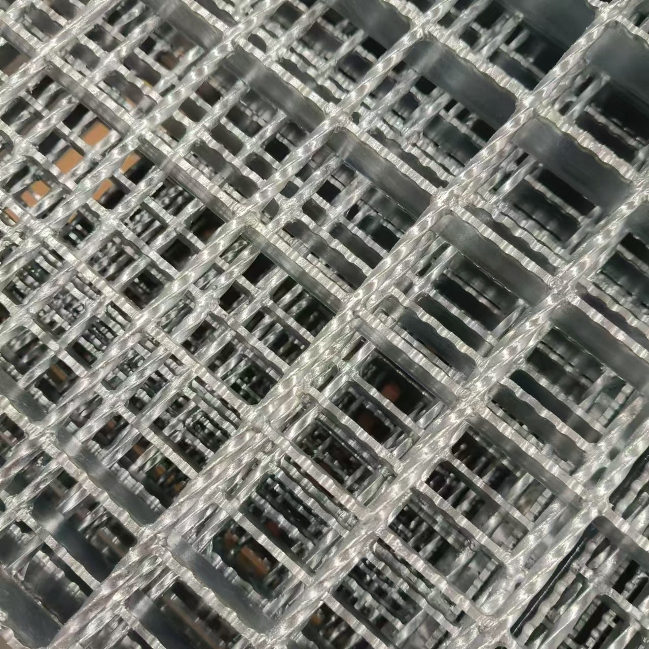 Industrial Strength Steel Gratings: Perfect for Heavy-Duty Applications