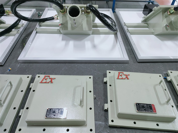 Explosion-Proof Solar Street Light Atex IECEx Approved WF2 IP66 100 Watt 140lm
