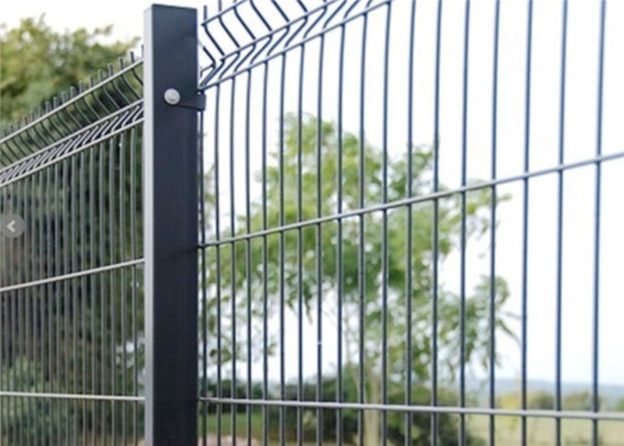 4mm Powder Coated Welded Mesh Fencing & Fence Post Gates For Oil Fields Security