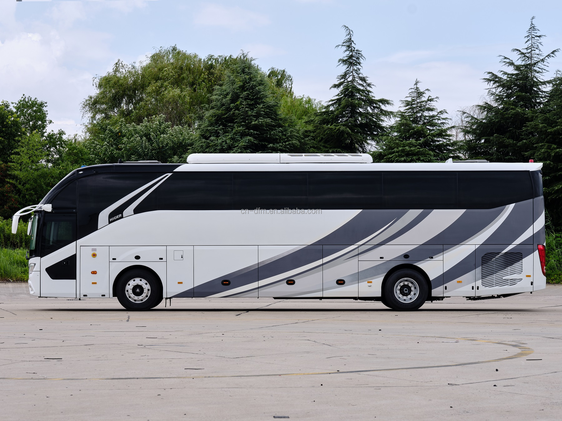 Higer Bus 12m Luxury Coach Bus with 51 1 1 Seats at Affordable