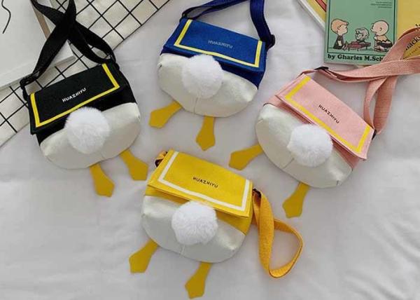 Buy cheap Cute little Donald Duck canvas bag ins Japanese Harajuku girl crossbody bag student animal cartoon customs logo bag from wholesalers
