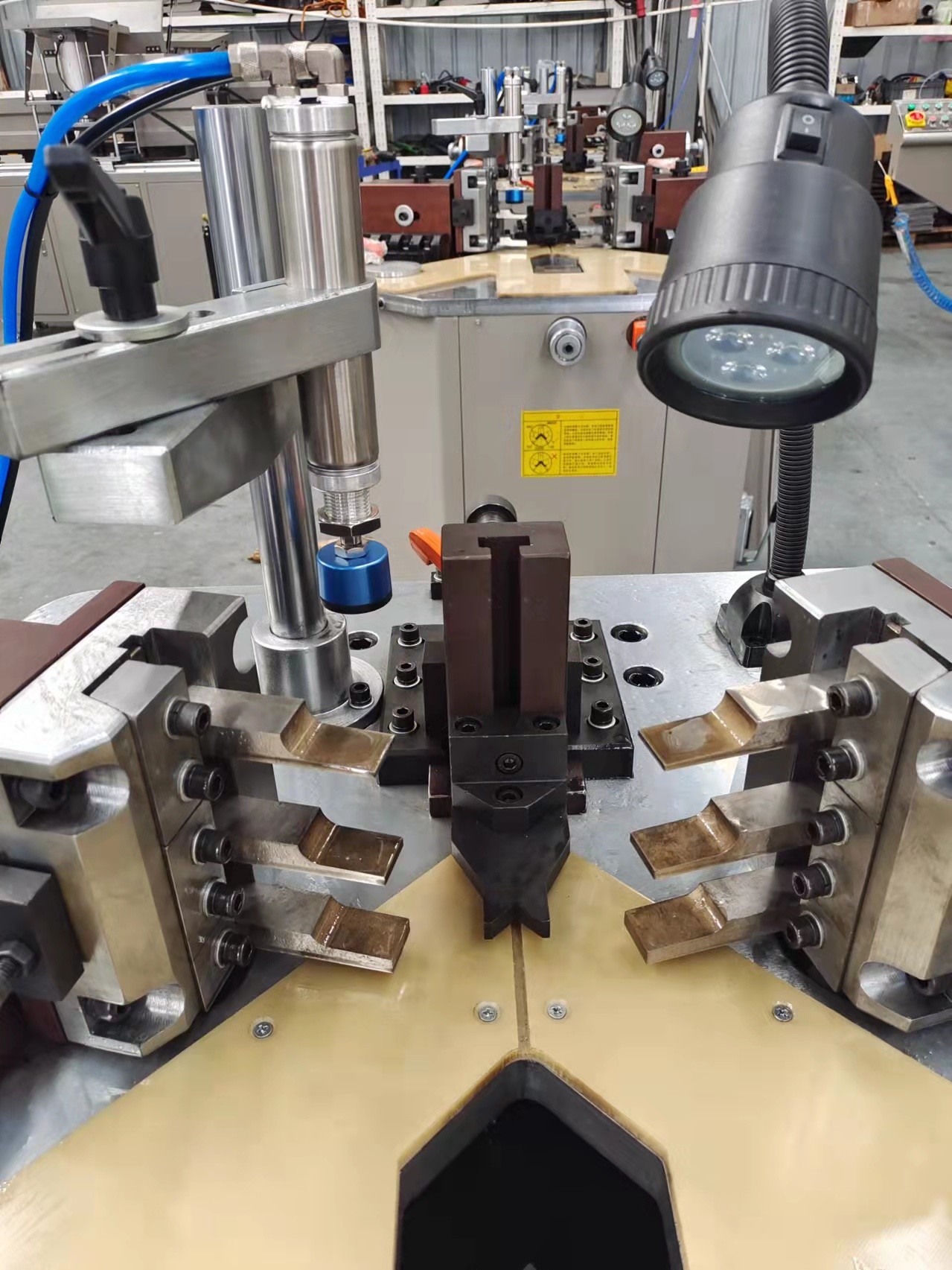 Aluminum Profile Corner Crimping Machines Automatic Corner Combining function Front Position up and down Easy take off