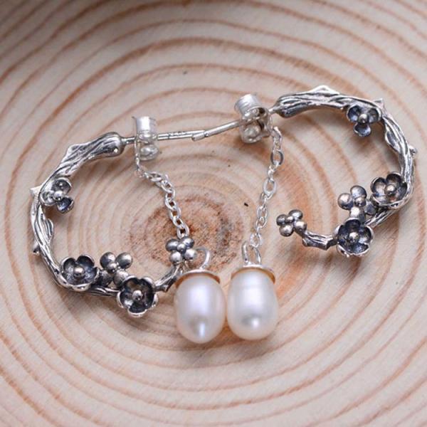 Buy cheap 925 Silver Engraved Designs Flower Hoop Earrings with Pearl (055132) from wholesalers