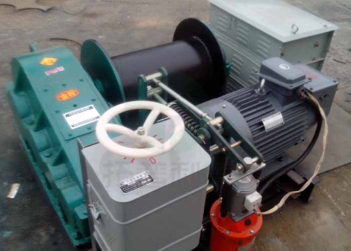 wire rope pulling or lifting building material construction winch