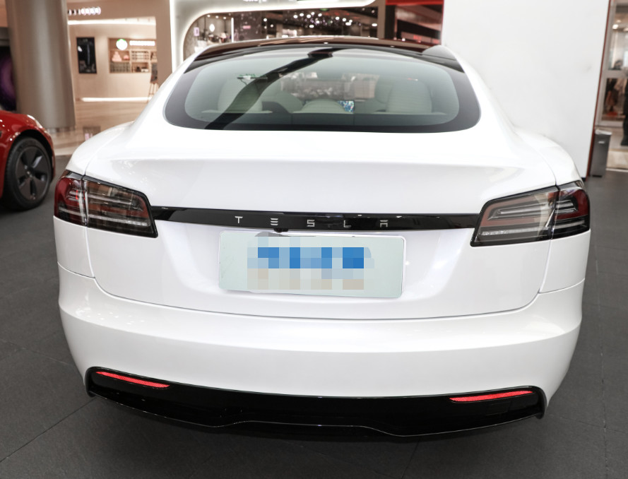 Fantastic Tesla New Model S Double Motors 493KW All-Wheel-Drive Version 715KM Range