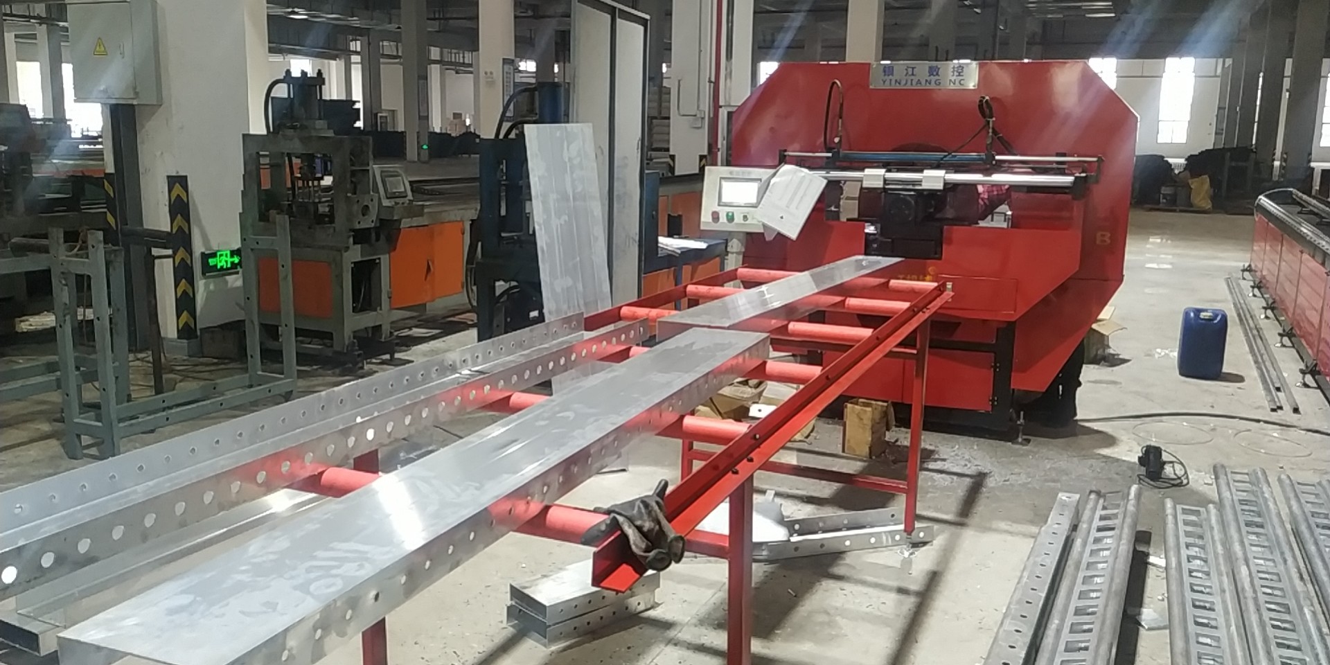 Aluminum Alloy Profile Punching And Saw Cutting Machine 7.5kW