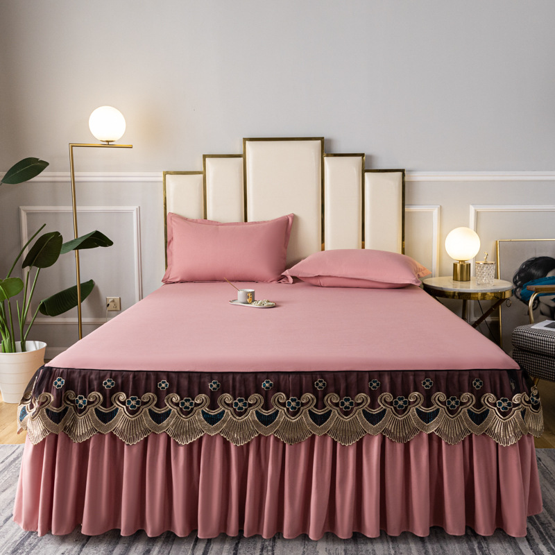 Upgrade Your Bedding Game with this Queen Size Bedding Set 3 kg Fabric 100% Polyester