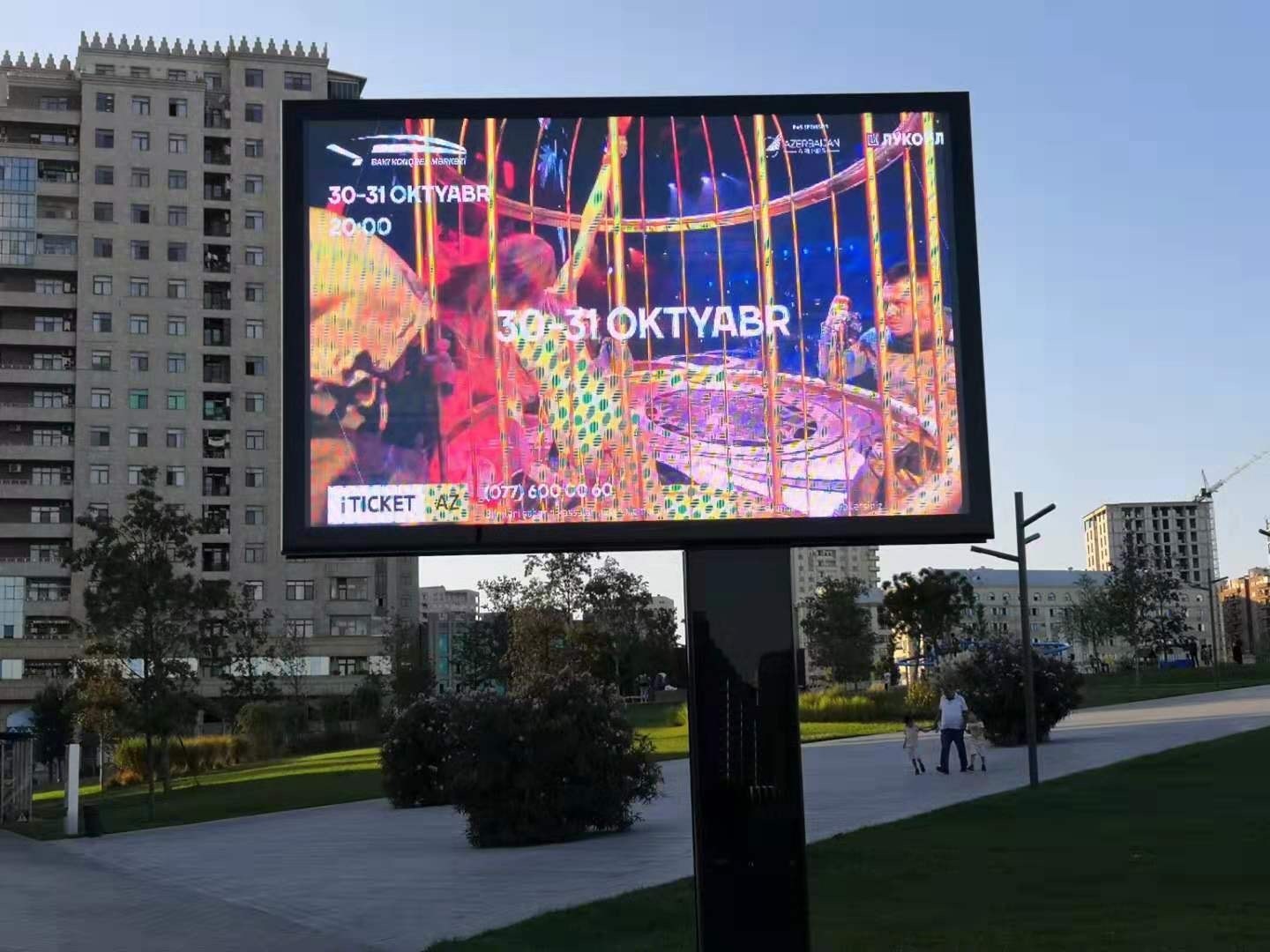 P2.5mmP3mmP4mm Full Color Both Cabinet And Module Are Waterproof Outdoor Fixed LED Display