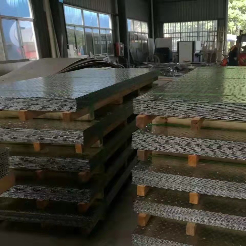 0.5mm 1mm Checkered Plate Stainless Steel Cold Rolled 201 202 304 310 316L