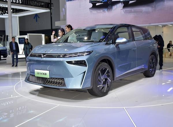 Buy cheap Dongfeng Venucia’S New EV: VX6 5door/Seats Family Pure Electric SUV CLTC520km 165km/H from wholesalers
