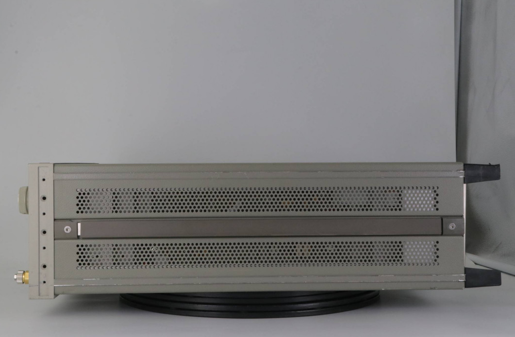 Keysight 83640B Synthesized Swept Signal Generator 0.01 - 40 GHz Benchtop/Rackmount