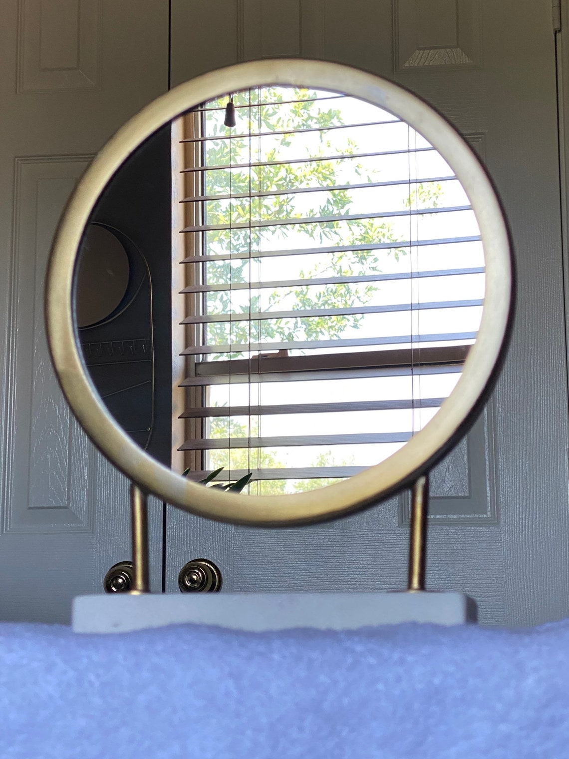 Round Pocket Magnifying Makeup Mirror For Vanity Table Custom
