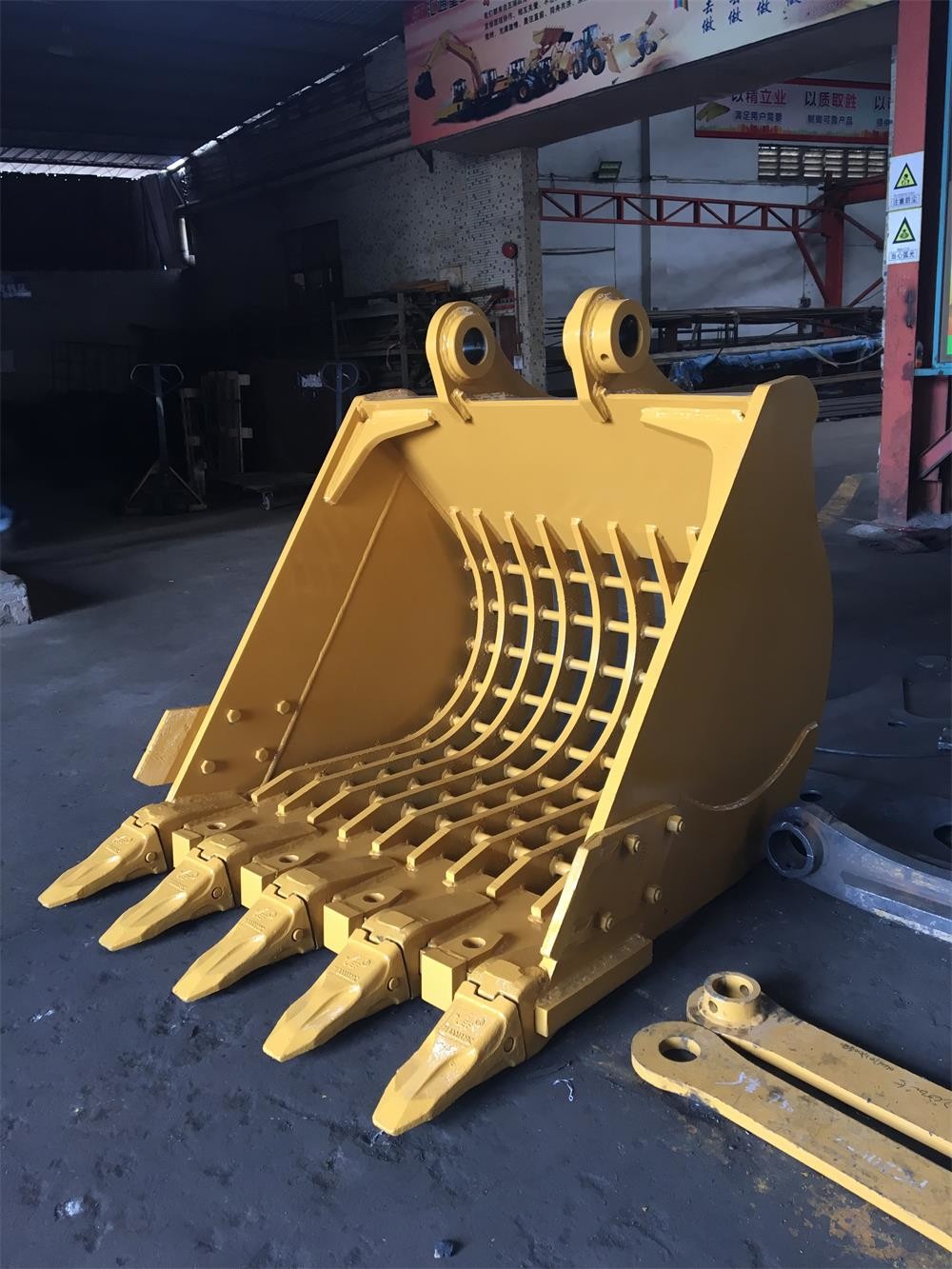 PC330 EX230 PC200 Excavator Skeleton Bucket Yellow Color