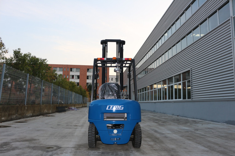 LTMG 20 Ton Forklift Equipment Rental , Heavy Duty Forklift For Stations