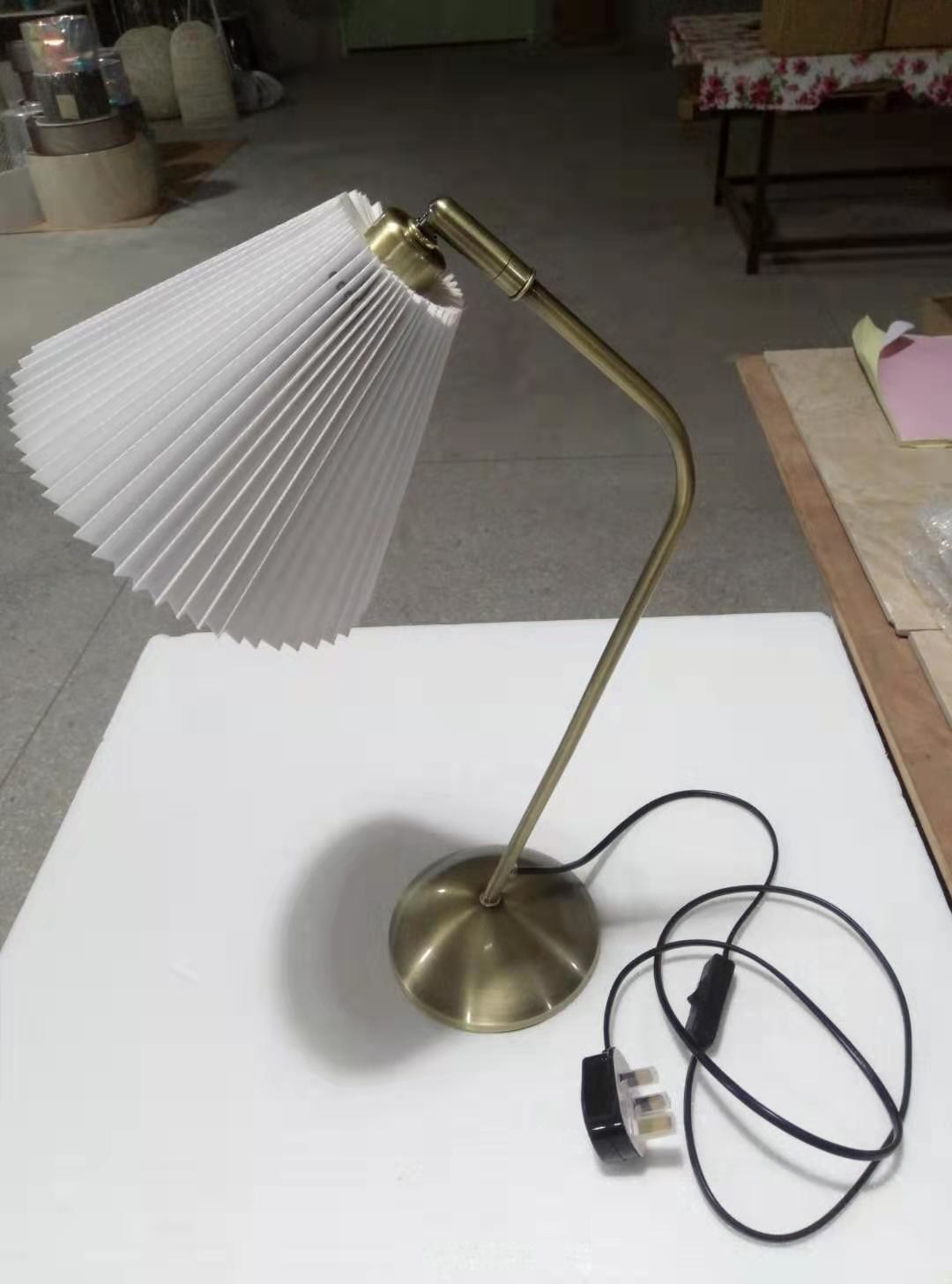 Antique White Pleated Brass Swing Arm Desk Lamp H400 For Hotels