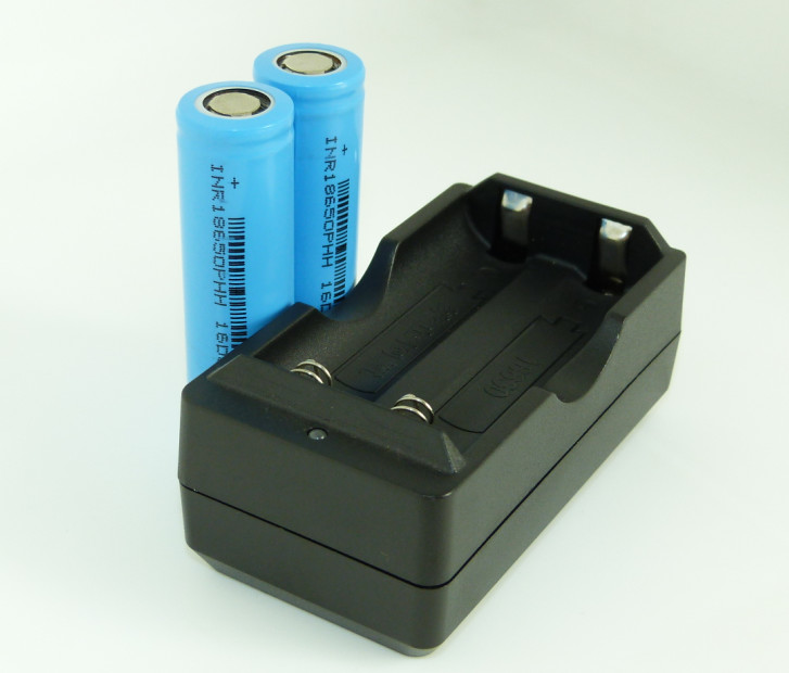 Two Channel 3.7 V Li Ion Wall Battery Charger US Plug Long Using Life