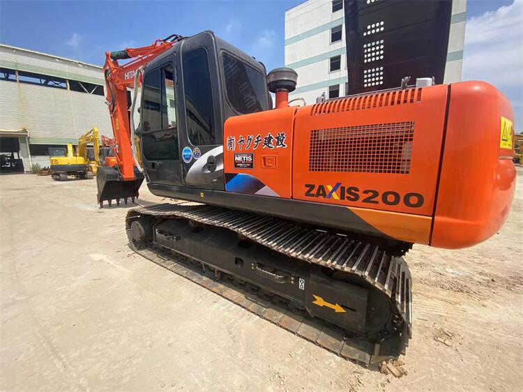 24 Ton Used Hitachi ZX200 Crawler Excavator in Japan with and Original Hydraulic Valve