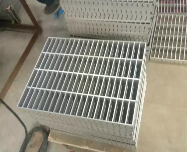 Serrated Galvanized Steel Grating Trench Cover Weight Drainage