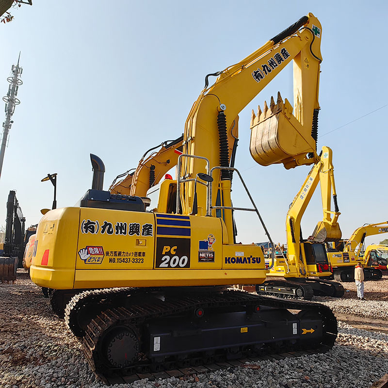 Used Komatsu Pc200-8 Earth Moving Excavator Original Japan With Powerful Engine