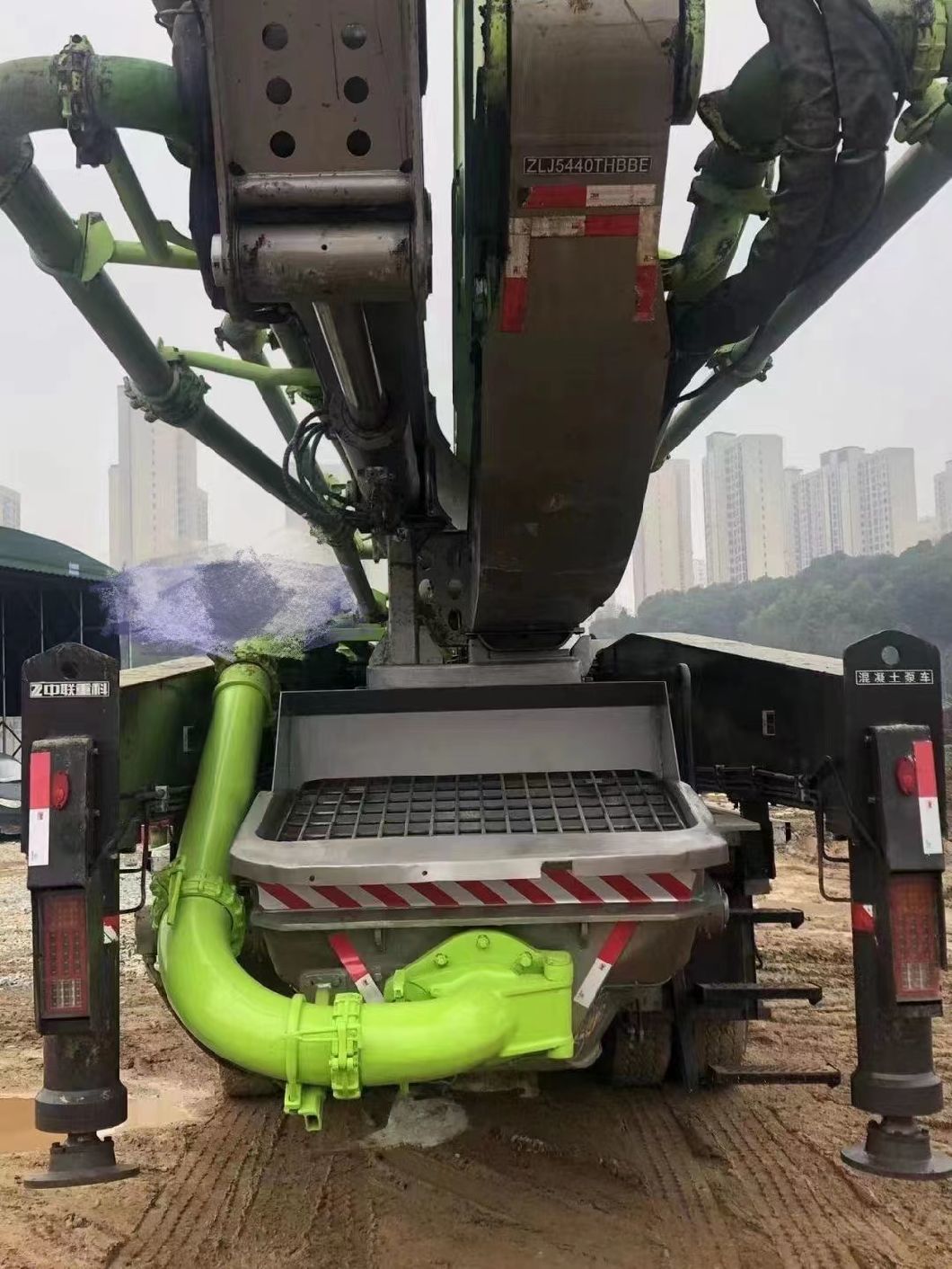 2018 Zoomlion 56m Concrete Pump Mercedes Benz Truck Price