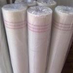 Square Hole Fiberglass Mesh Sheets In Vibrant Coated Colors With Water