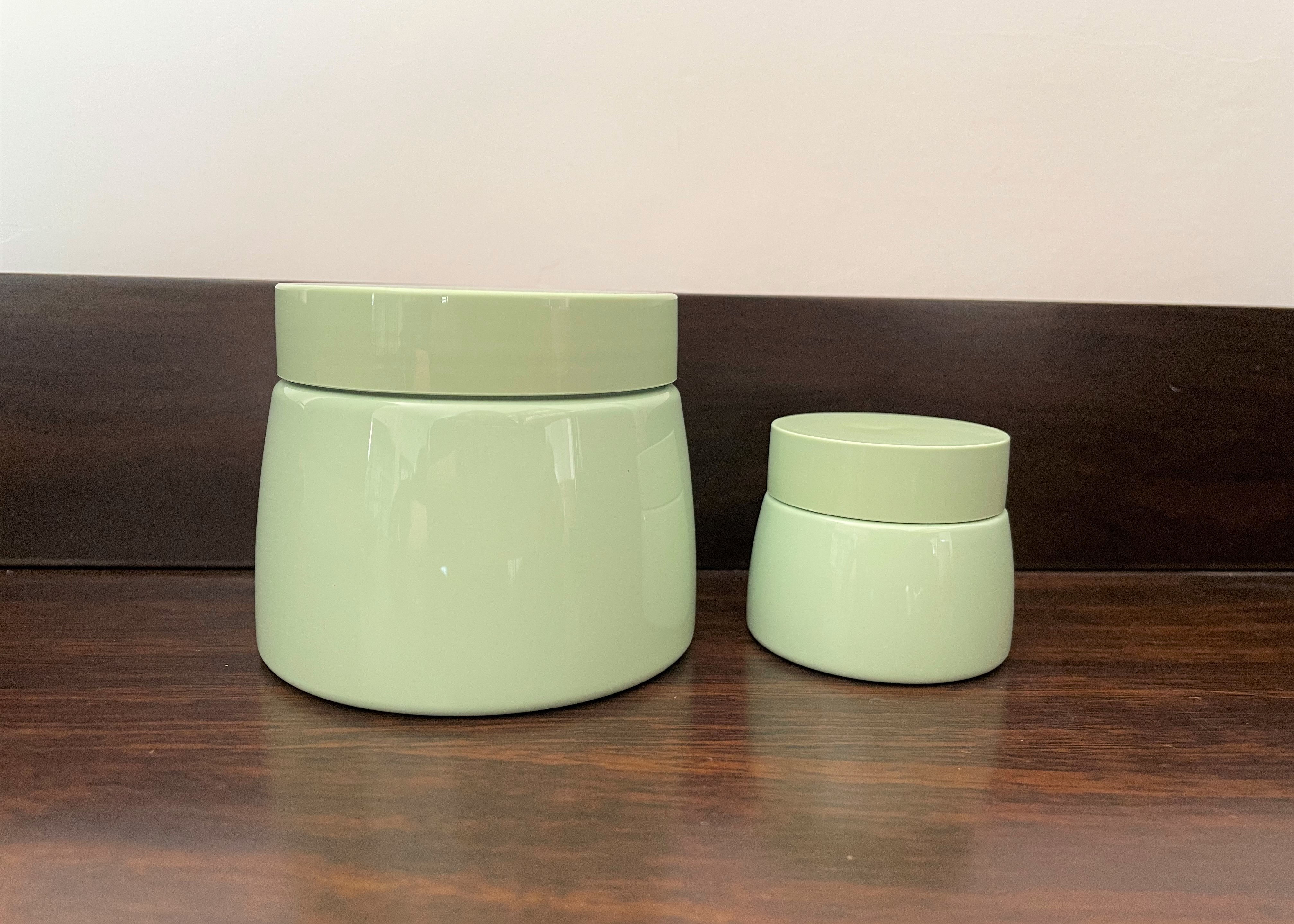 Customized Green 250g Plastic Bottle Jar With Disc