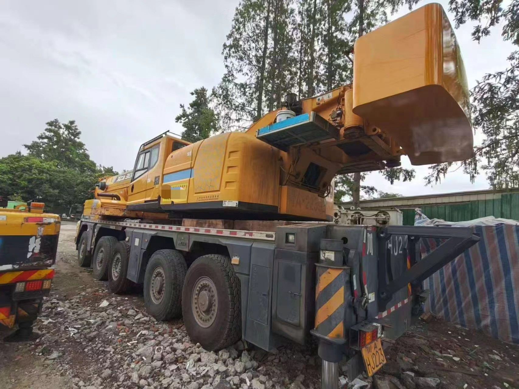 Sale Zoomlion XCA220 220 Ton Mobile Truck Crane 6-Section Boom Used 2012 Location