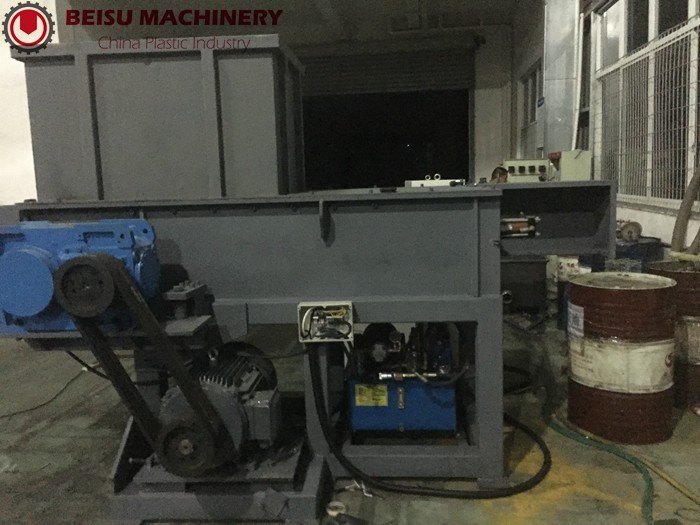 PLC Control Single Shaft Machine , Industrial Plastic Shredder For Waste Pipe