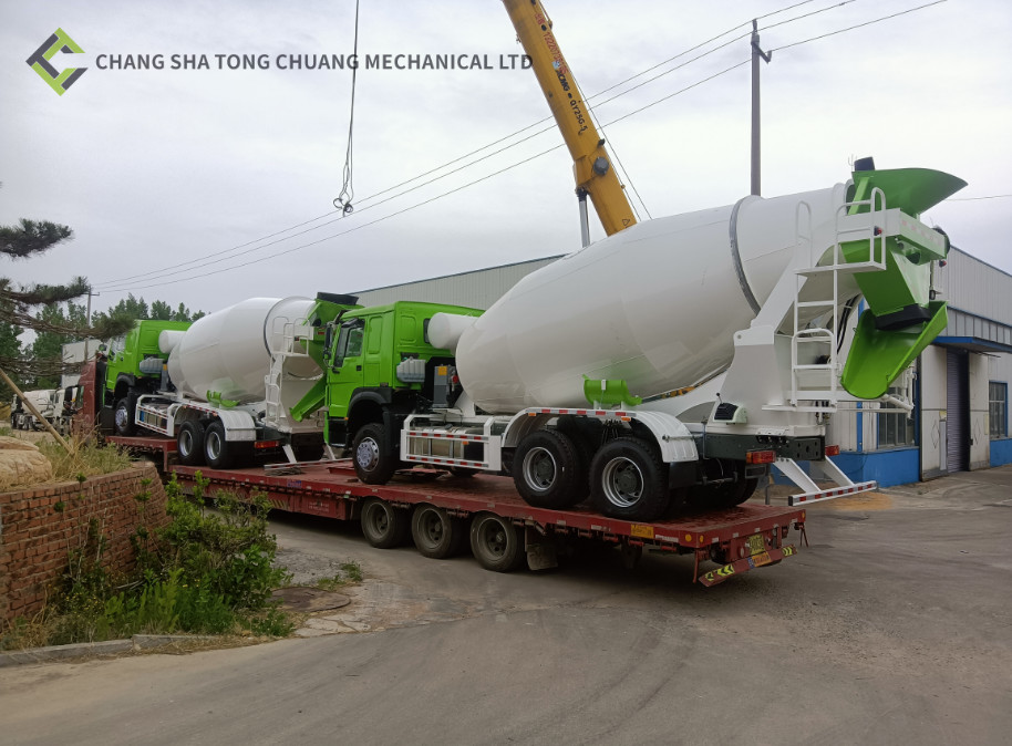 New HOWO Left Hand Driving 12 Cubic Concrete Mixer Truck For Sale