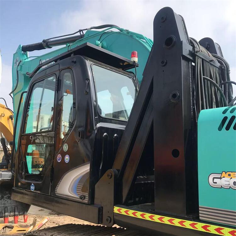 Used Kobelco SK200 Excavator Machine Japan Original in Shanghai with 1740 Working Hours
