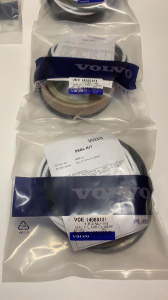 VOE14589715 14589715 Boom Cylinder Seal Kit EW160B Volvo Wheel Excavator Service