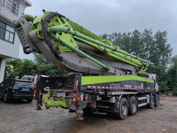 Zoomlion Construction Machinery 56m Concrete Pump Truck Heavy Equipment Truck