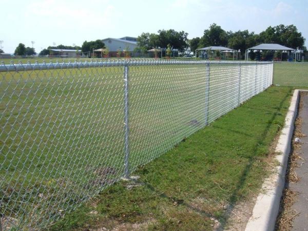 Buy cheap 7x7cm Hole Size 2mm Green Chain Link Fence Galvanized And Pvc Coated from wholesalers