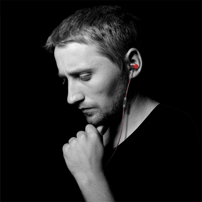 Impedance 16Ω with Metal Mircophone TPE Material HZD1811E and ring off playing stop and volume control earphone