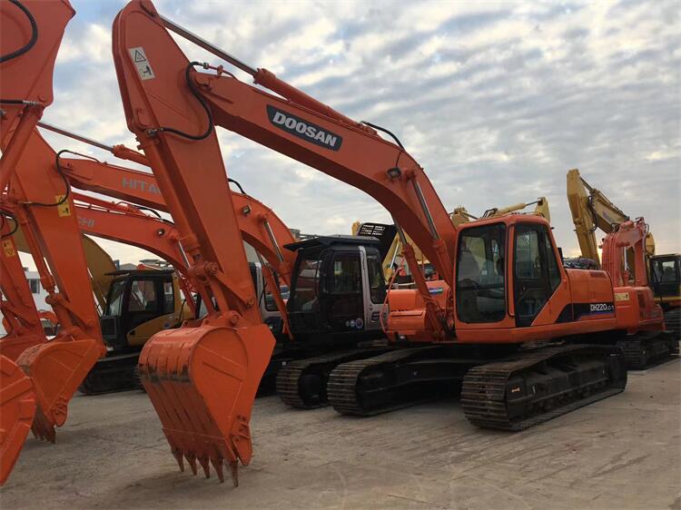 Used Doosan DH220LC-7 Crawler Excavator 21400KG Operating Weight 3.3 m Transport Width